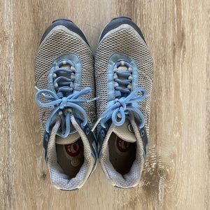 Spin cycle shoes with clips